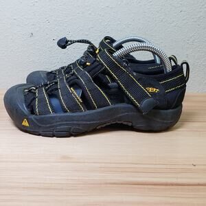 Keen Kids Size 2 Water Shoes Trail Sandals Black Camping Hiking Outdoor Gorpcore